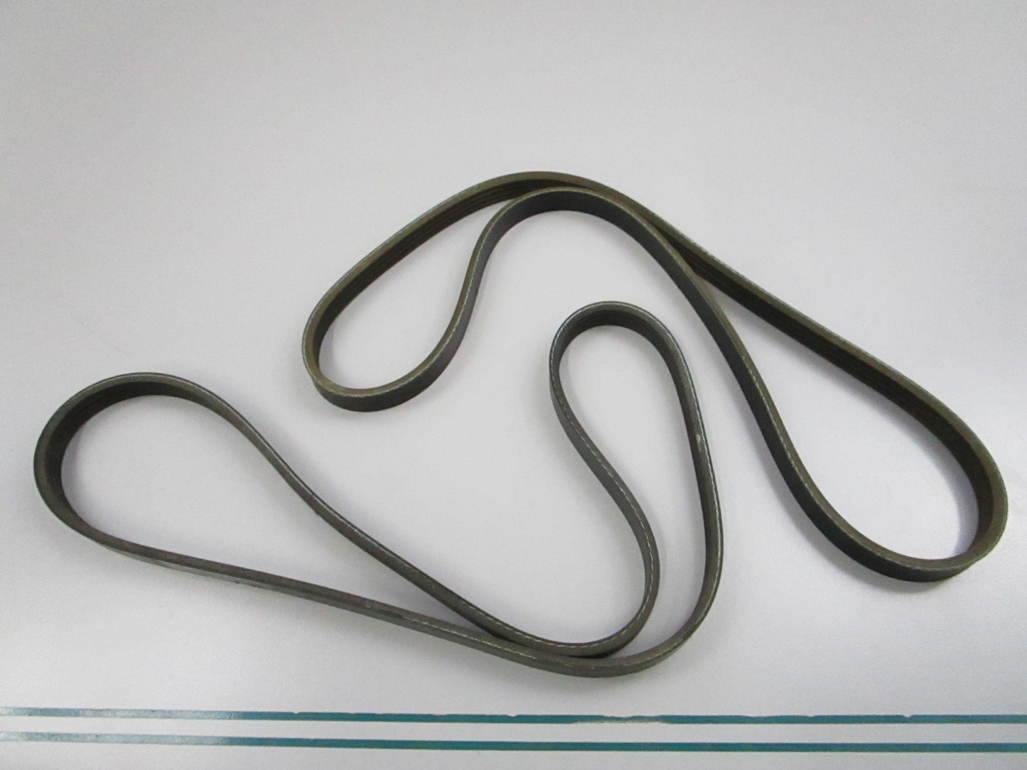 Gates NEW Micro-V Serpentine Belt K040382 4-Rib 38.75" (LOT OF 2) 0810