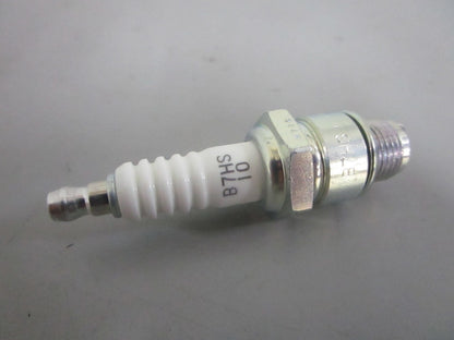 NEW OEM (LOT OF 4) B7HS-10 NGK Spark Plug 0820
