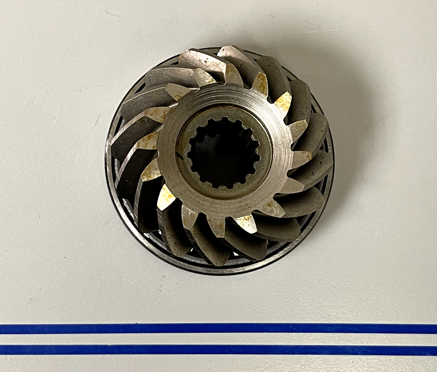 *NEW OEM* 0670 Mercury Quicksilver Force Pinion Gear Bearing Assembly A84266