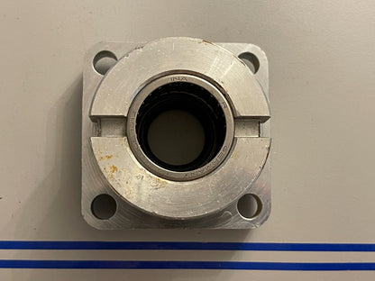 NEW OEM 320883 0320883 OMC Johnson Evinrude Bearing Housing & Seal Assembly 0720