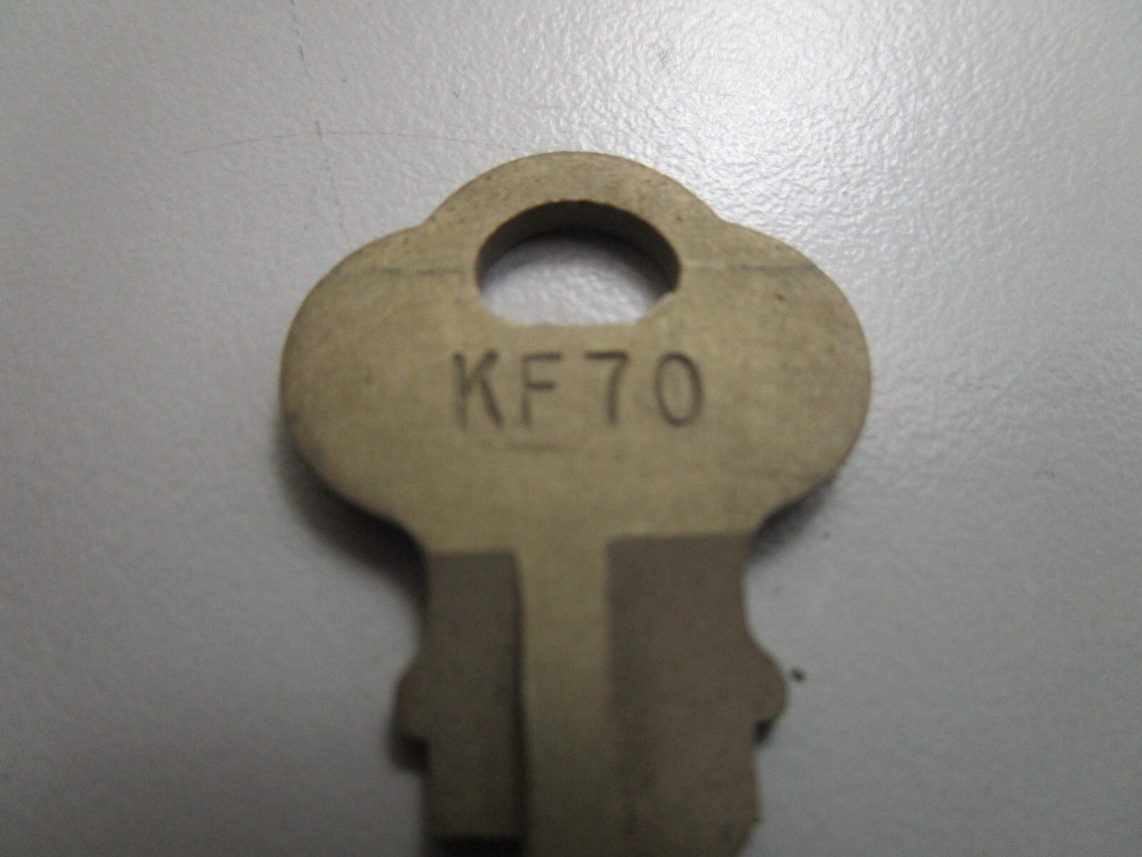 *NEW OEM* 0810 OMC Johnson Evinrude Ignition Key KF70 501585 0501585