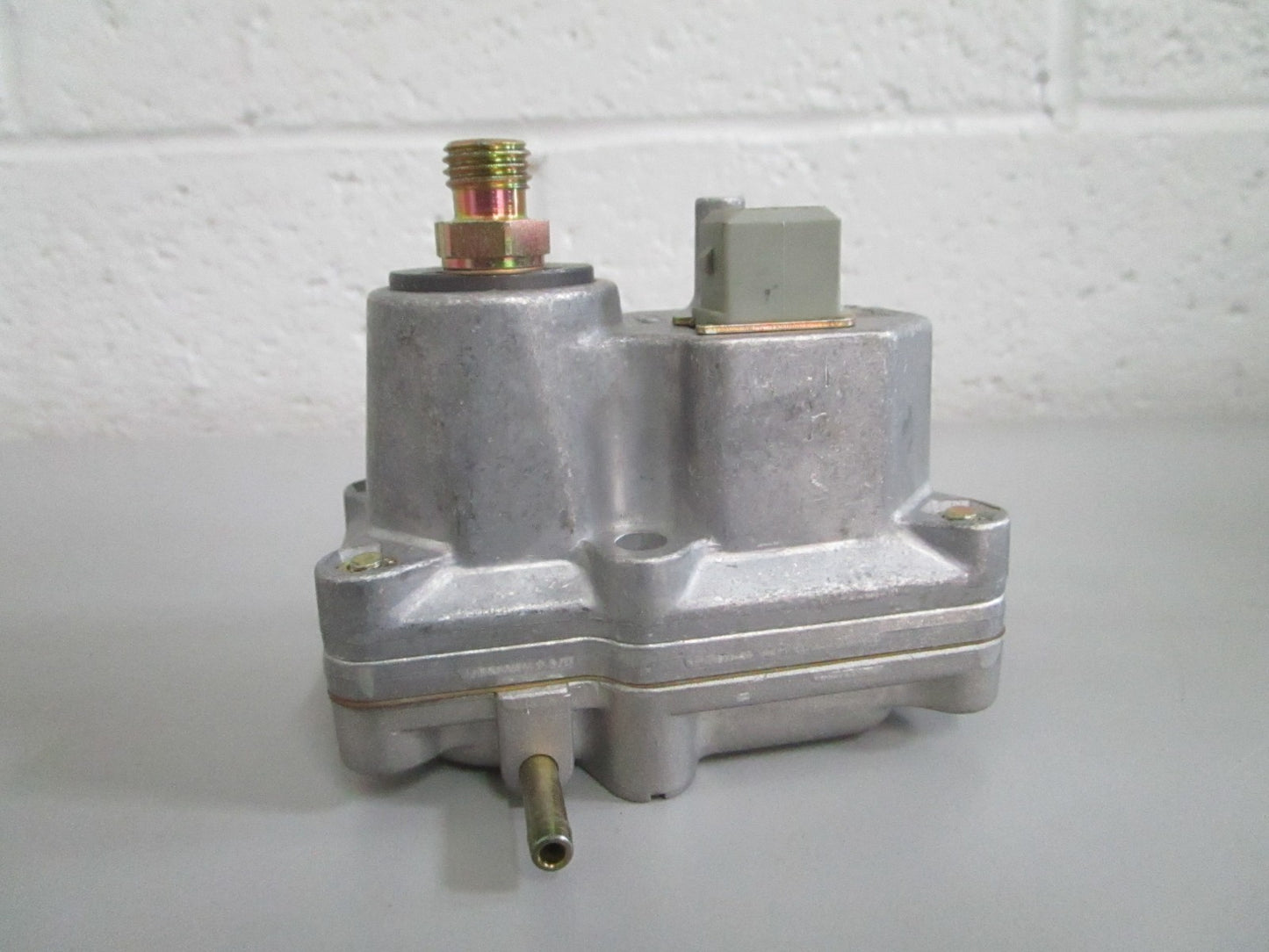 NEW OEM 0438140031 Bosch Warm-Up Regulator 0820