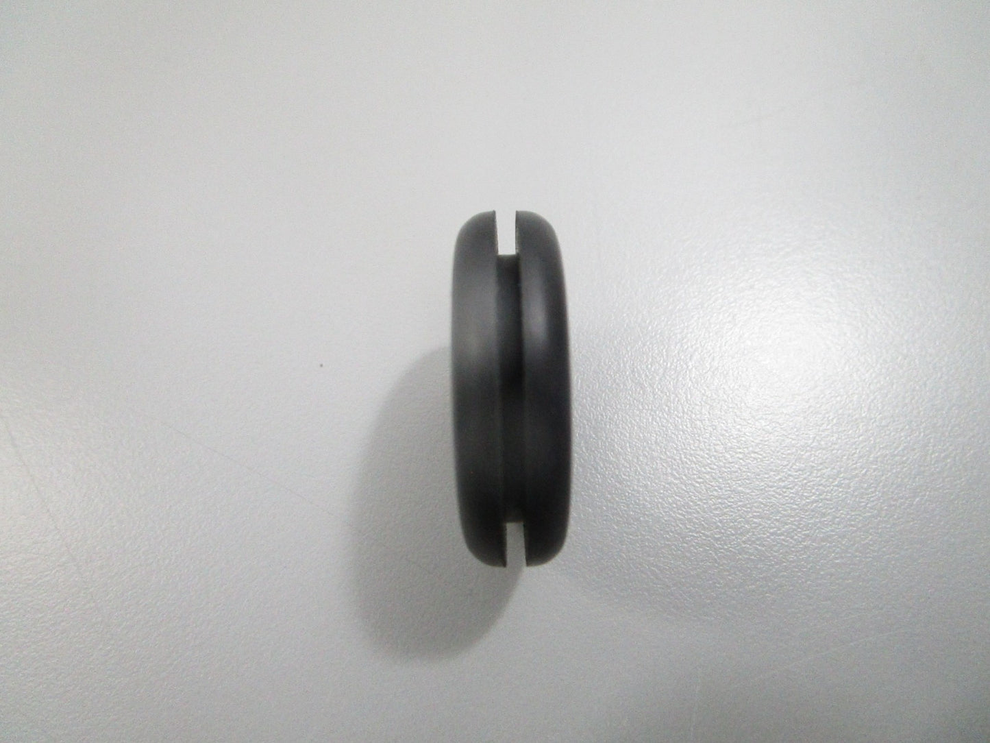 *NEW OEM* 0810 Volvo Penta Grommet 3852103