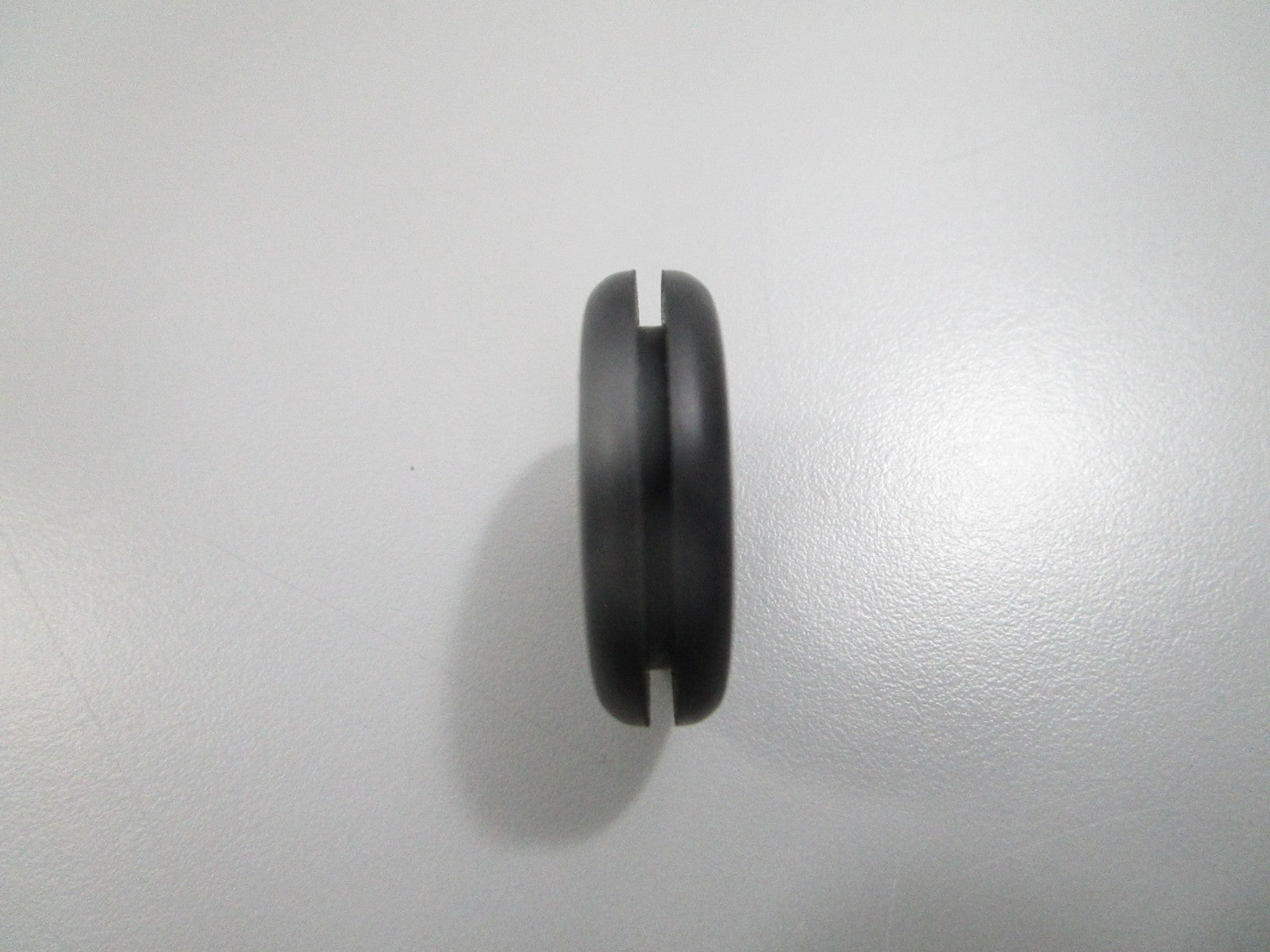 *NEW OEM* 0810 Volvo Penta Grommet 3852103