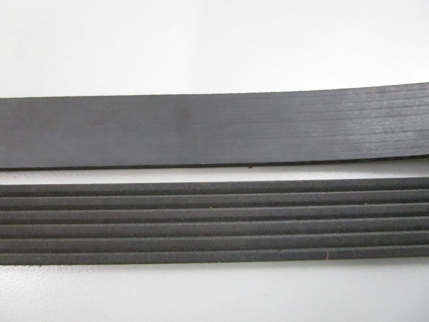 Gates K060529 Micro-V Serpentine Belt 6-Rib 52.95in NEW 0810
