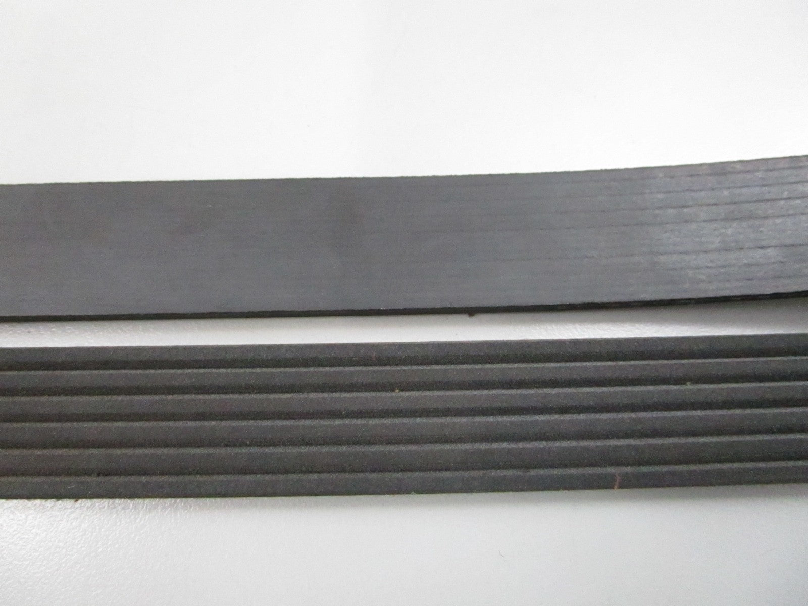 Gates K060529 Micro-V Serpentine Belt 6-Rib 52.95in NEW 0810