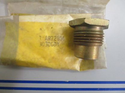 *NEW OEM* 0820 John Deere Plug AR72101