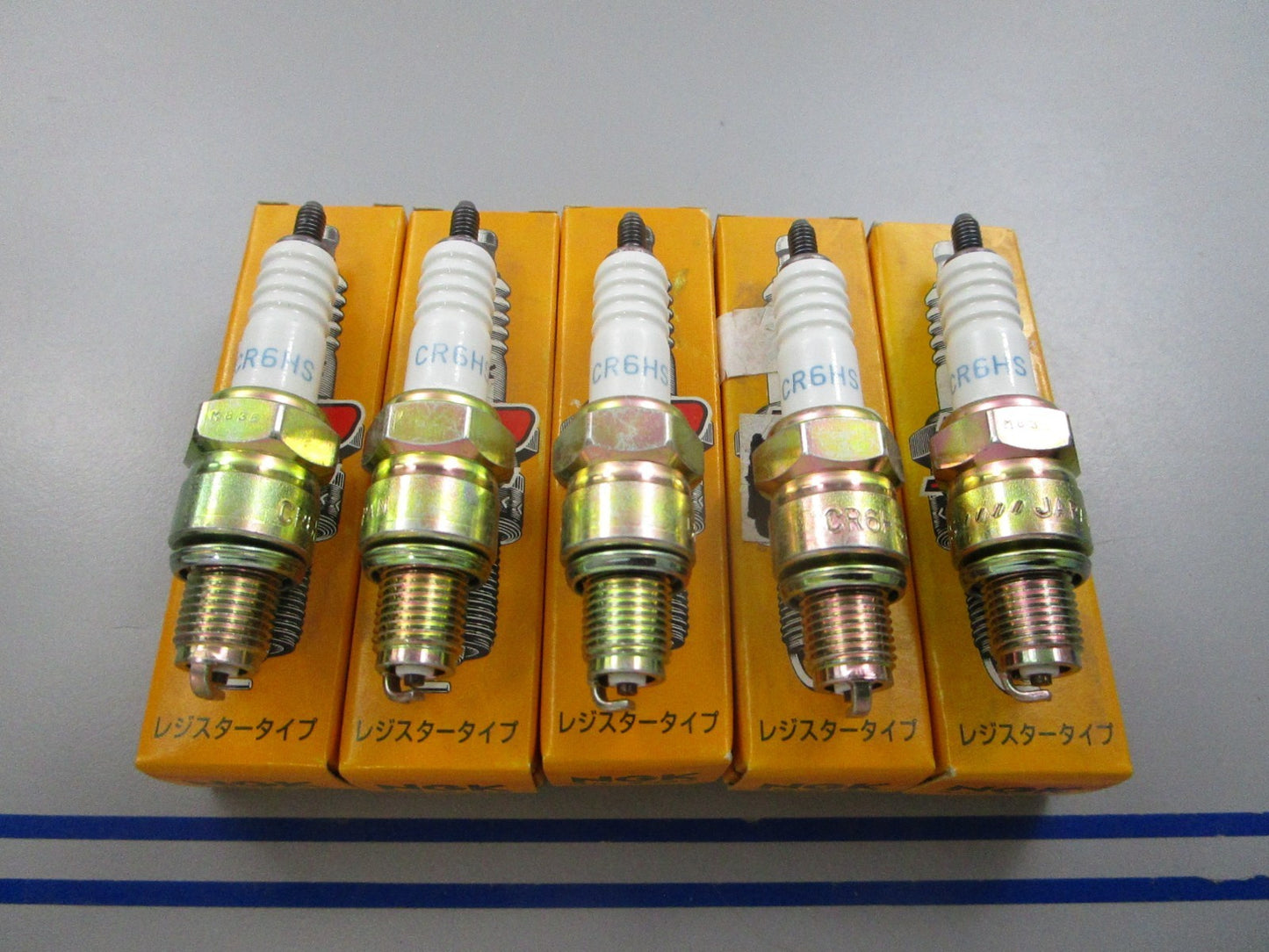 NEW (LOT OF 5) CR6HS NGK Spark Plug 0810