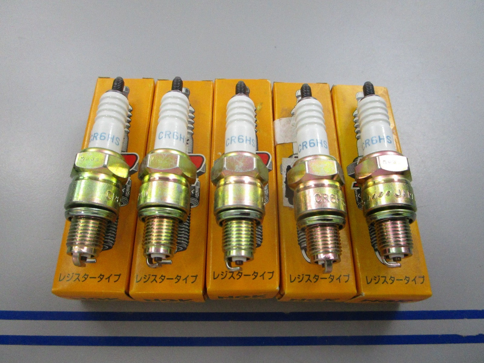 NEW (LOT OF 5) CR6HS NGK Spark Plug 0810
