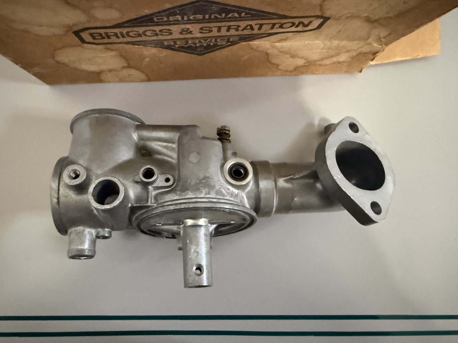 NEW OEM 299851 Briggs & Stratton Carburetor Body 0820