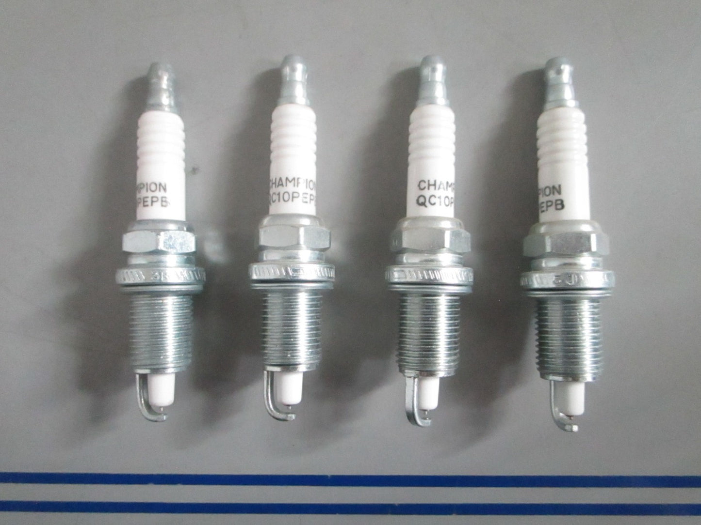 NEW OEM (LOT OF 4) QC10PEPB Champion Spark Plug 0820