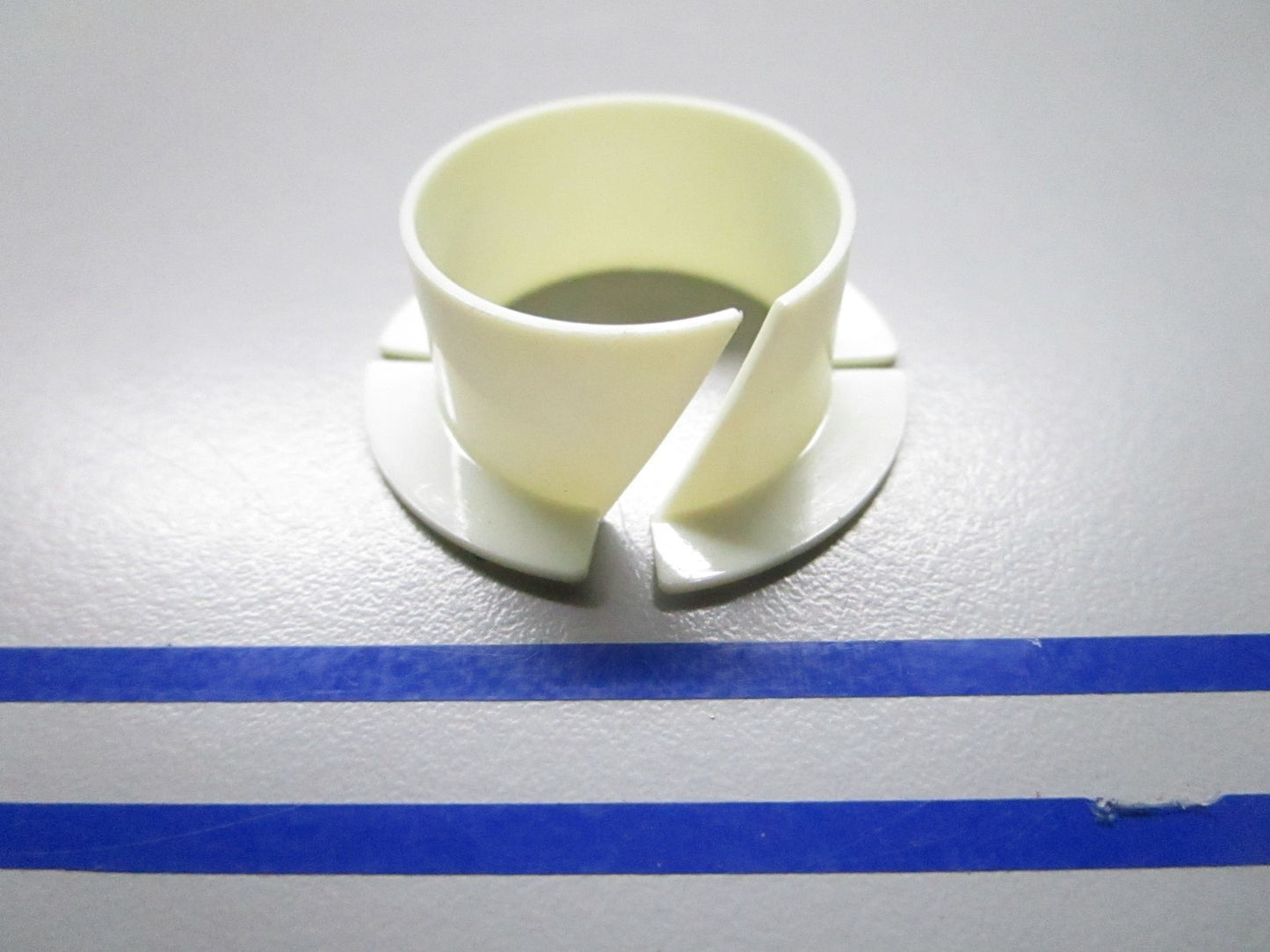 *NEW OEM* 0810 OMC Johnson Evinrude Bearing Nyliner 908324 0908324