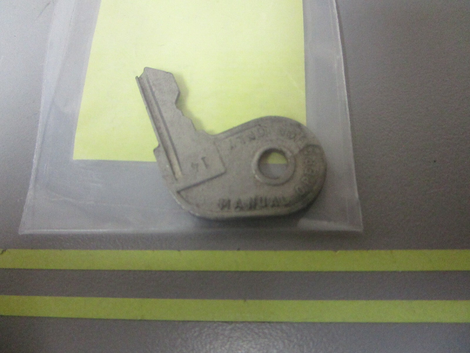 *NEW OEM* 0810 OMC Johnson Evinrude Ignition Key 73-14 501779 0501779