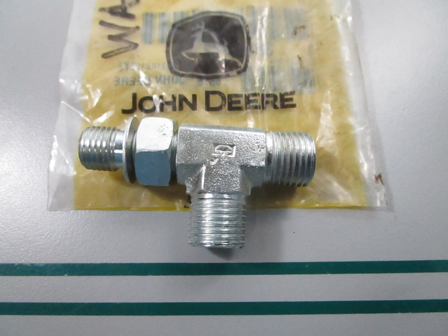 NEW OEM 38H1022 John Deere Tee Fitting 0810