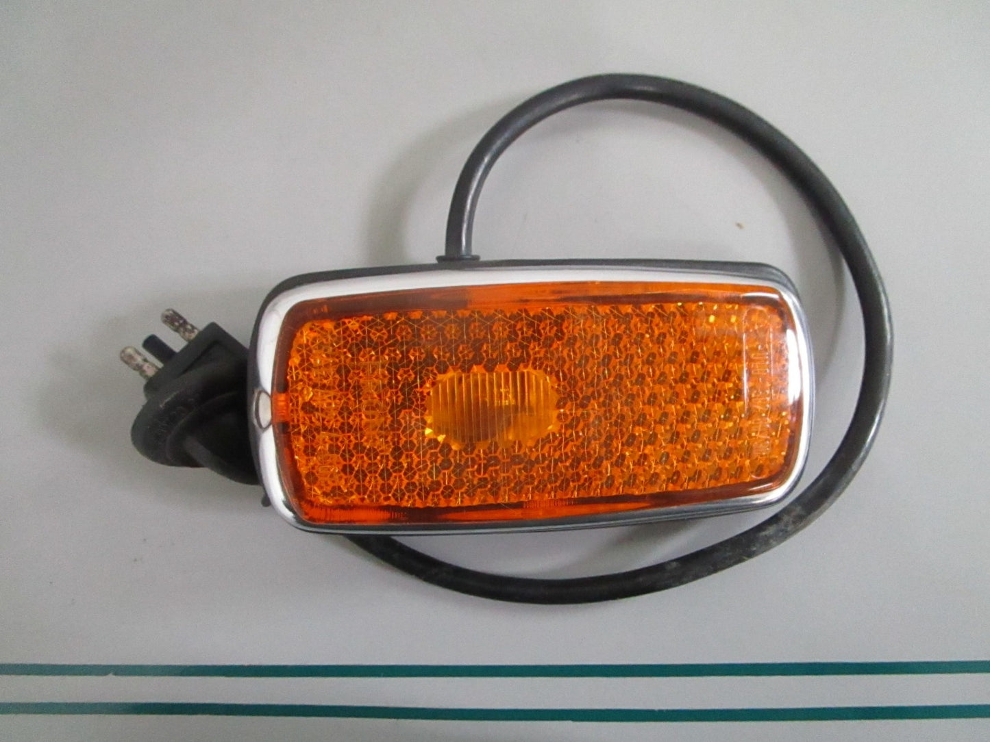 NEW OEM 0008260441 Mercedes-Benz RH Front Side Marker Light 0820