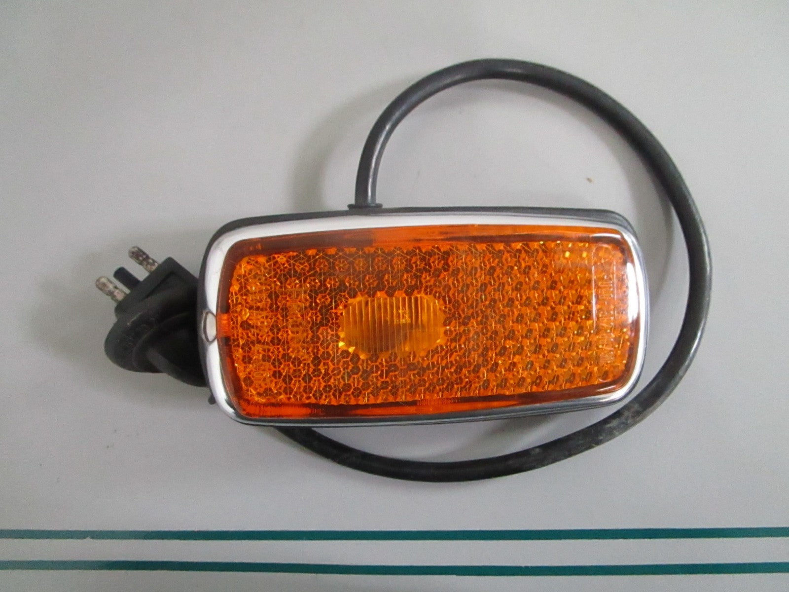 NEW OEM 0008260441 Mercedes-Benz RH Front Side Marker Light 0820