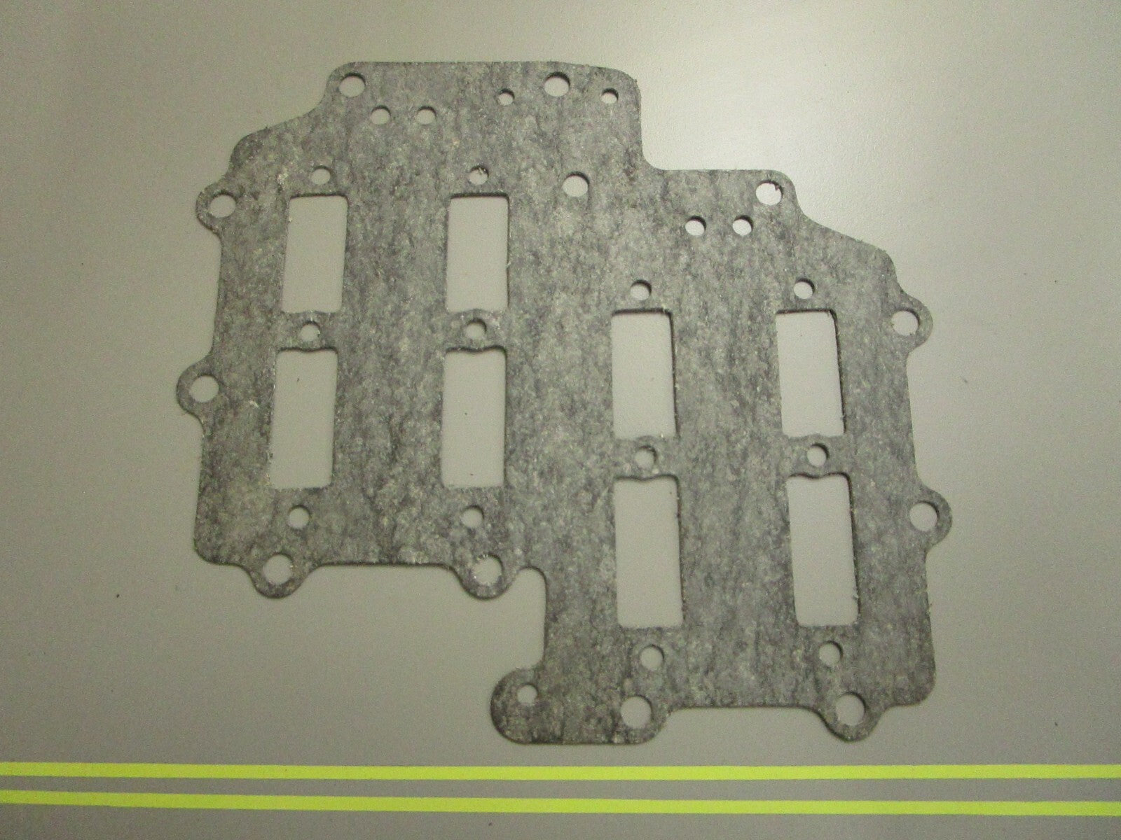 *NEW OEM* 0810 OMC Johnson Evinrude Gasket 305424 0305424