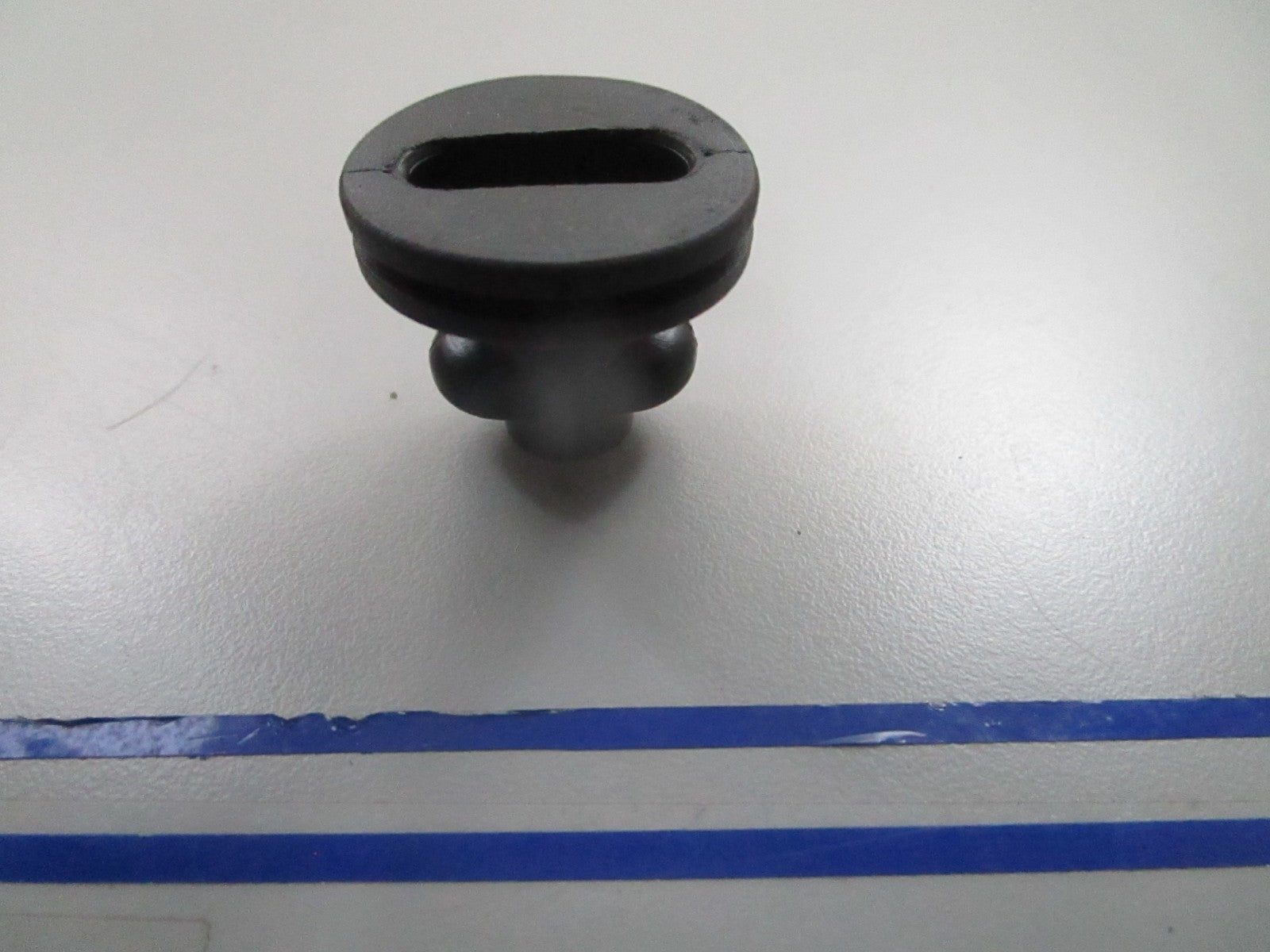 *NEW OEM* 0810 OMC Johnson Evinrude Grommet 336255 0336255