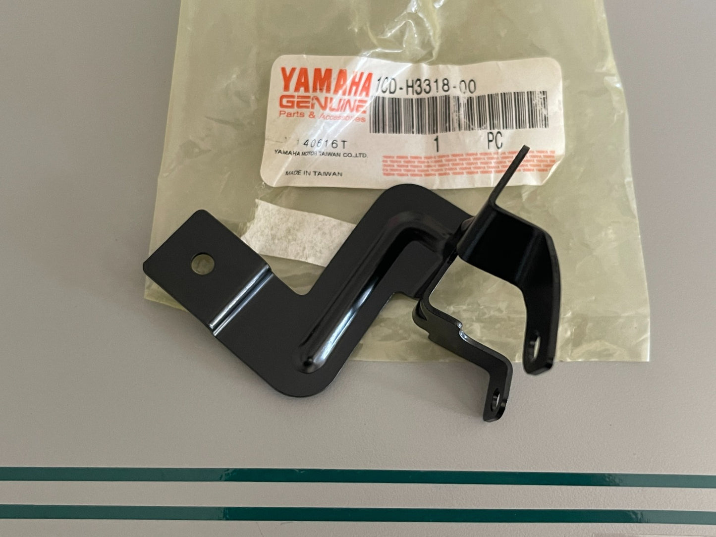 NEW OEM 1CD-H3318-00-00 Yamaha Flasher Stay 0810
