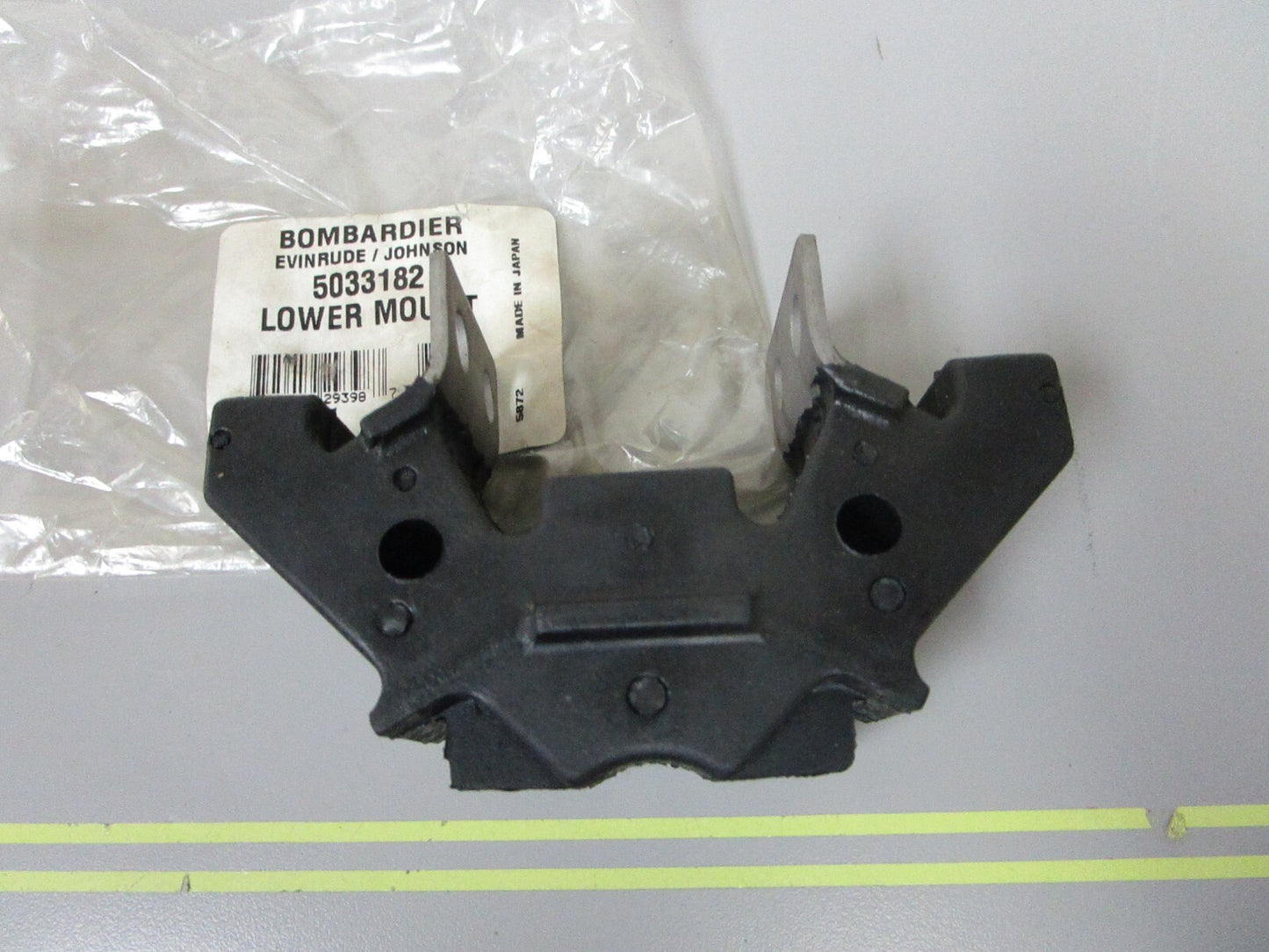 *NEW OEM* 0720 OMC Johnson Evinrude Lower Mount 5033182