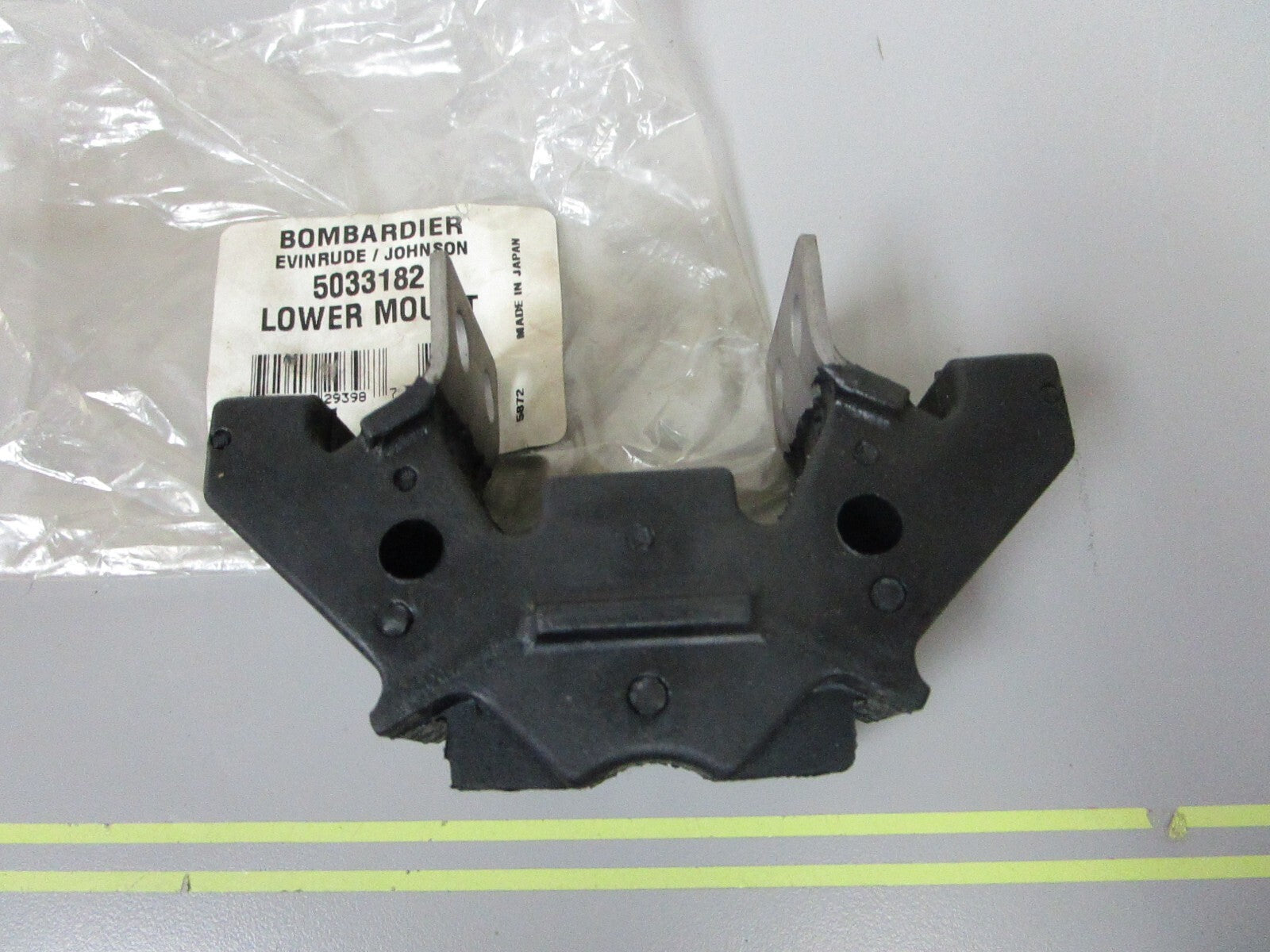 *NEW OEM* 0720 OMC Johnson Evinrude Lower Mount 5033182