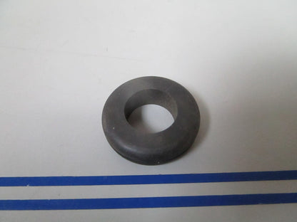*NEW OEM* 0720 OMC Johnson Evinrude Grommet 311543 0311543