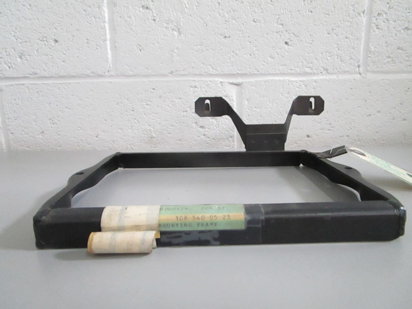 NEW OEM 108400523 Mercedes-Benz Mounting Frame 0820