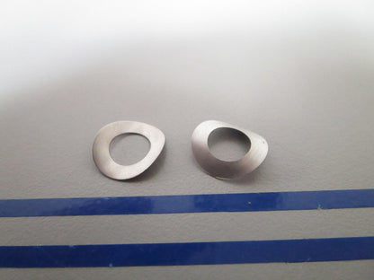 NEW OEM (LOT OF 2) 204757 0204757 OMC Johnson Evinrude Wave Washer 0810