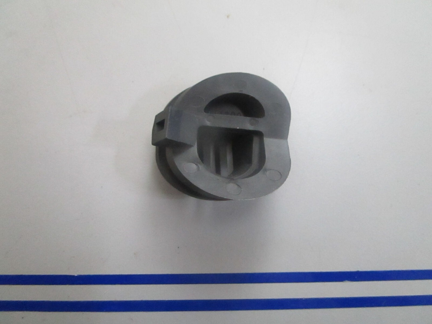 *NEW OEM* 0810 OMC Johnson Evinrude Grommet 441209 0441209