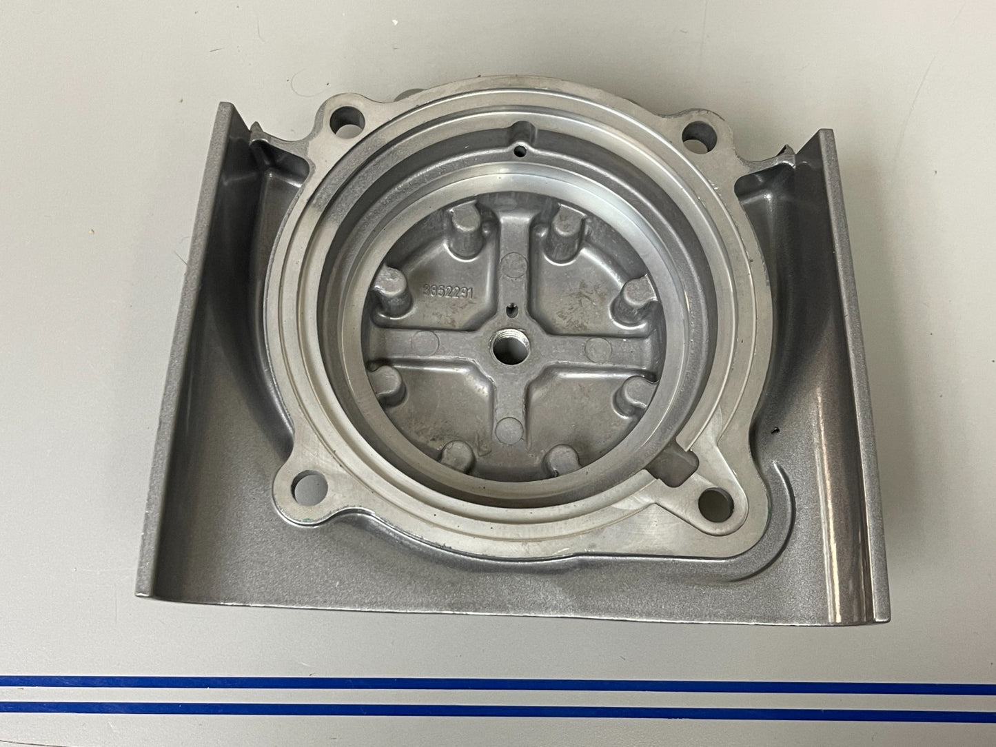 NEW OEM 3854401 3852291 Volvo Penta Upper Gear Bearing Cover 0720