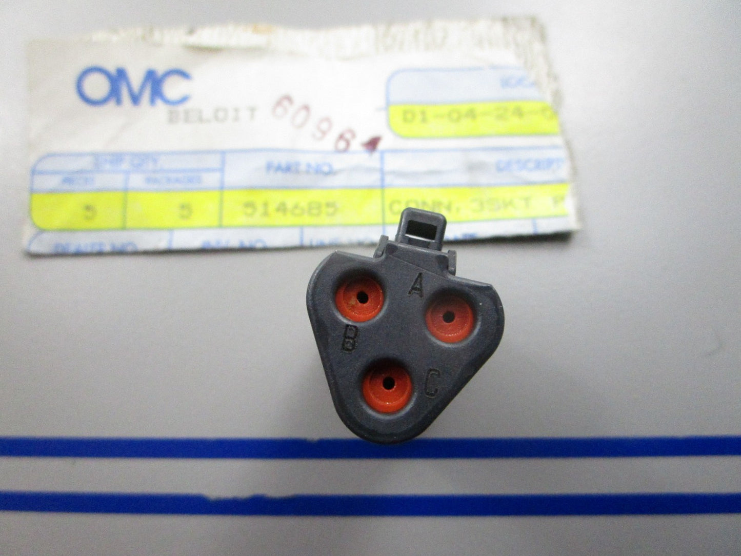 *NEW OEM* 0810 OMC Johnson Evinrude 3-Socket Connector 514685 0514685