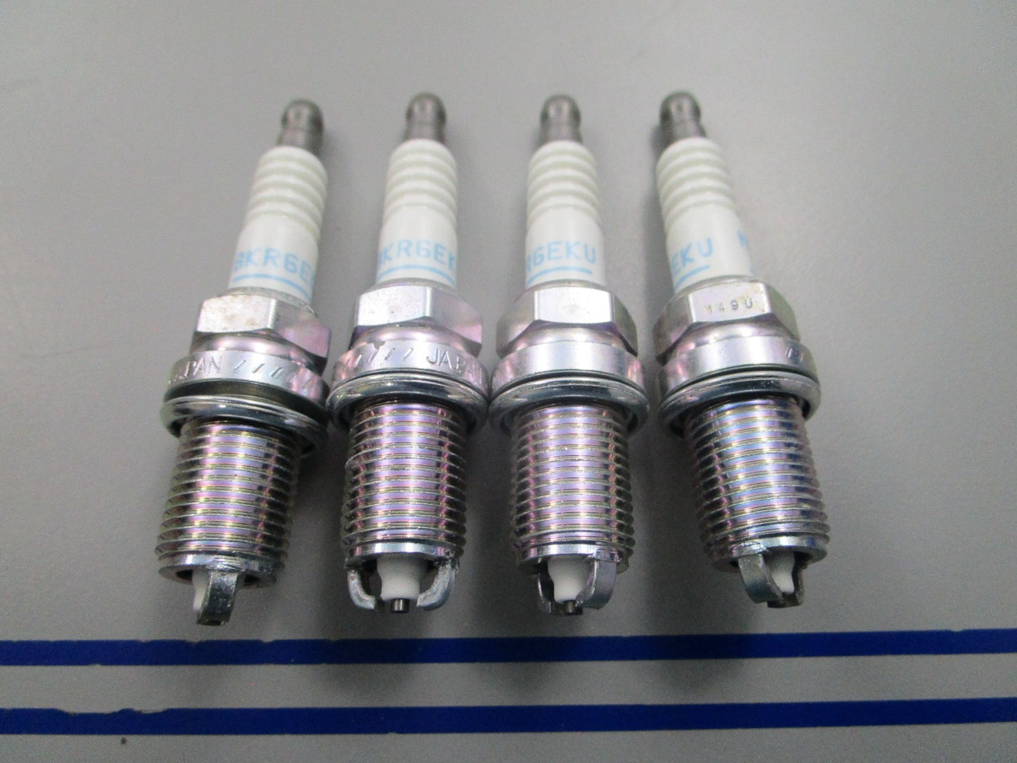 NEW (LOT OF 4) BKR6EKU NGH Spark Plug 0810