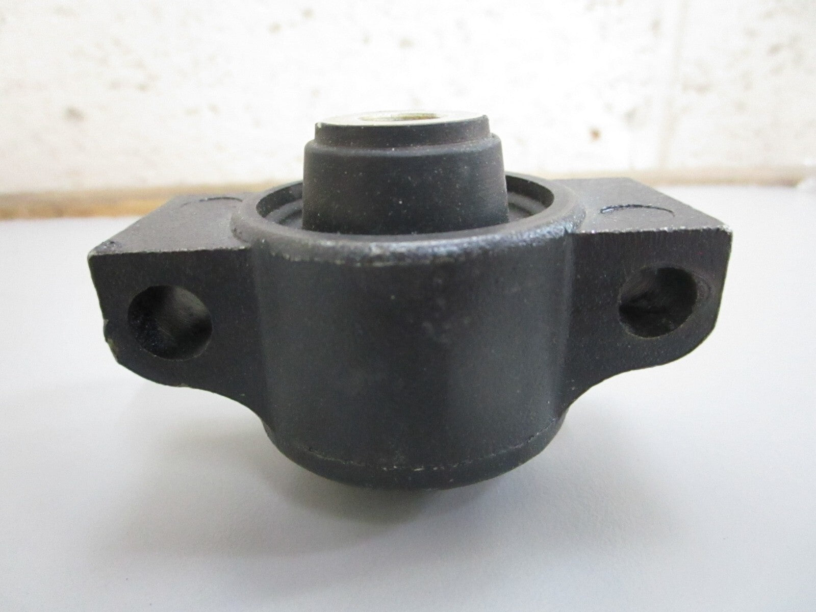*NEW OEM* 0820 OMC Johnson Evinrude Rubber Mount 313566 0313566