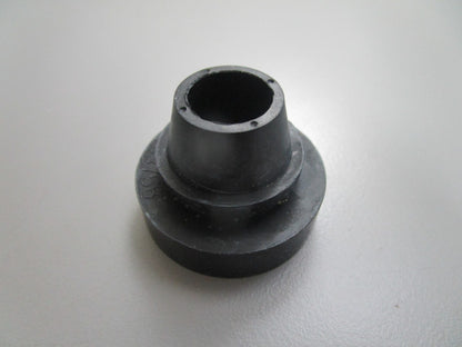 *NEW OEM* 0810 OMC Johnson Evinrude Grommet 333758 0333758