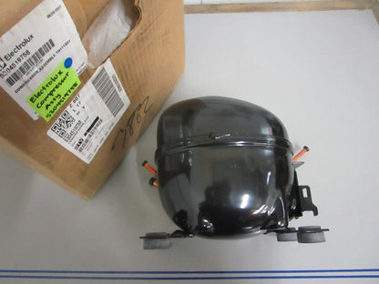 *NEW OEM* 0820 Electrolux Compressor Assy 5304519758