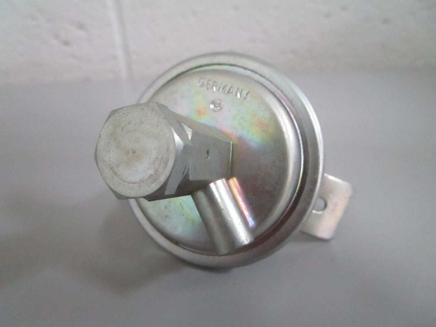NEW OEM 0001581018 1237121301 Mercedes-Benz Bosch Vacuum Box 0820