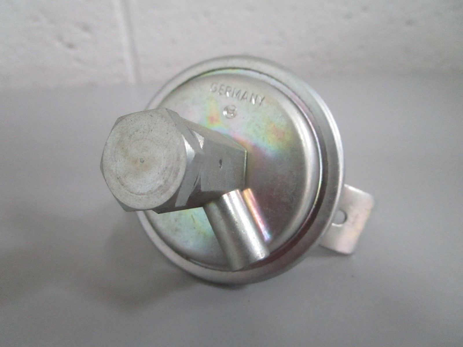 NEW OEM 0001581018 1237121301 Mercedes-Benz Bosch Vacuum Box 0820