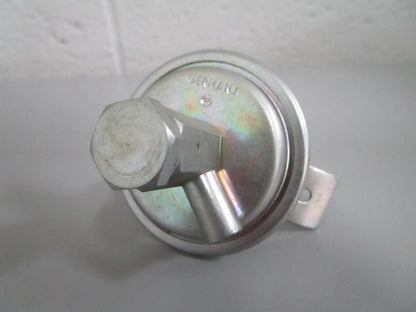 NEW OEM 0001581018 1237121301 Mercedes-Benz Bosch Vacuum Box 0820