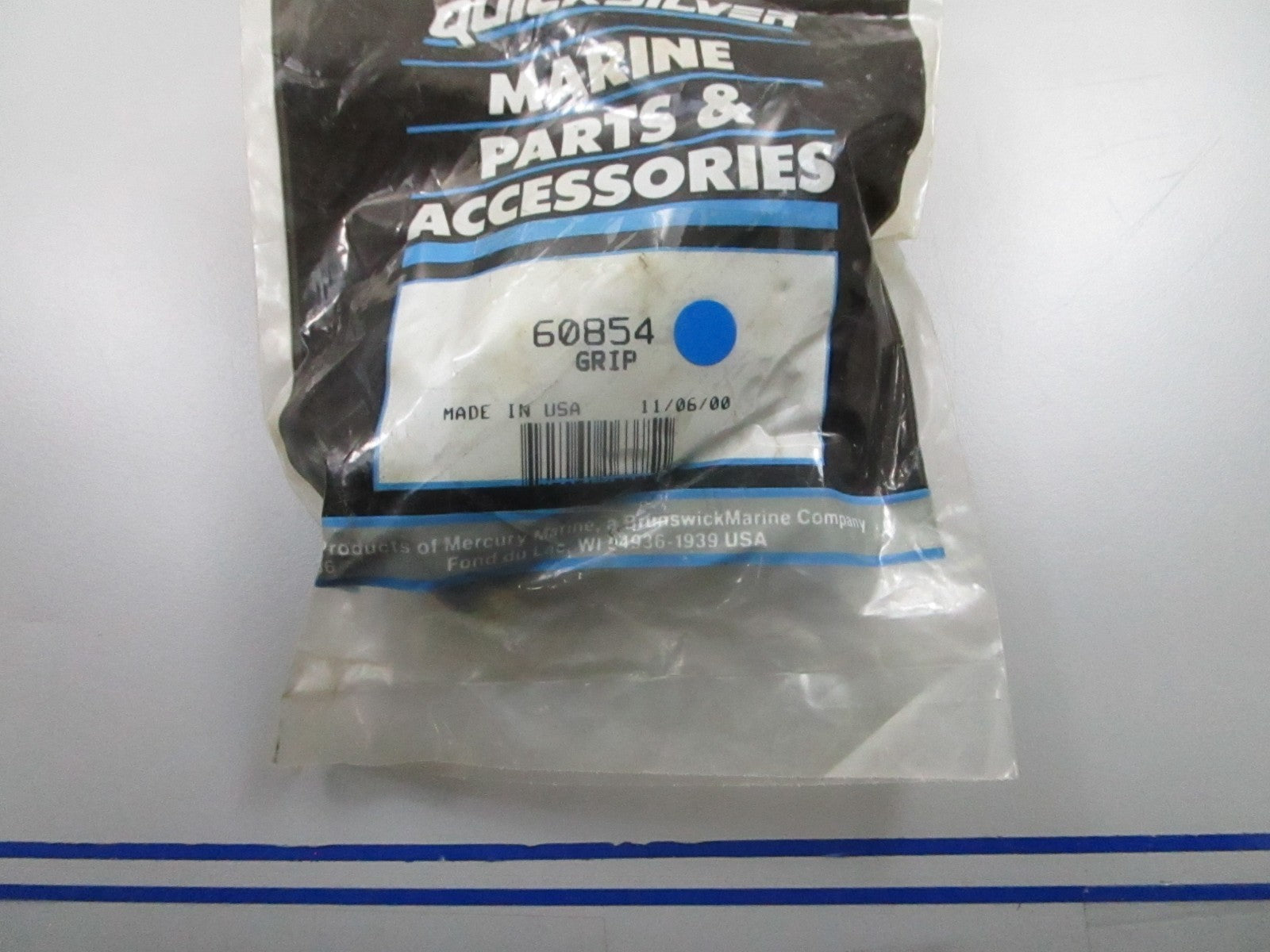 *NEW OEM* 0810 Mercury Quicksilver Grip 60854