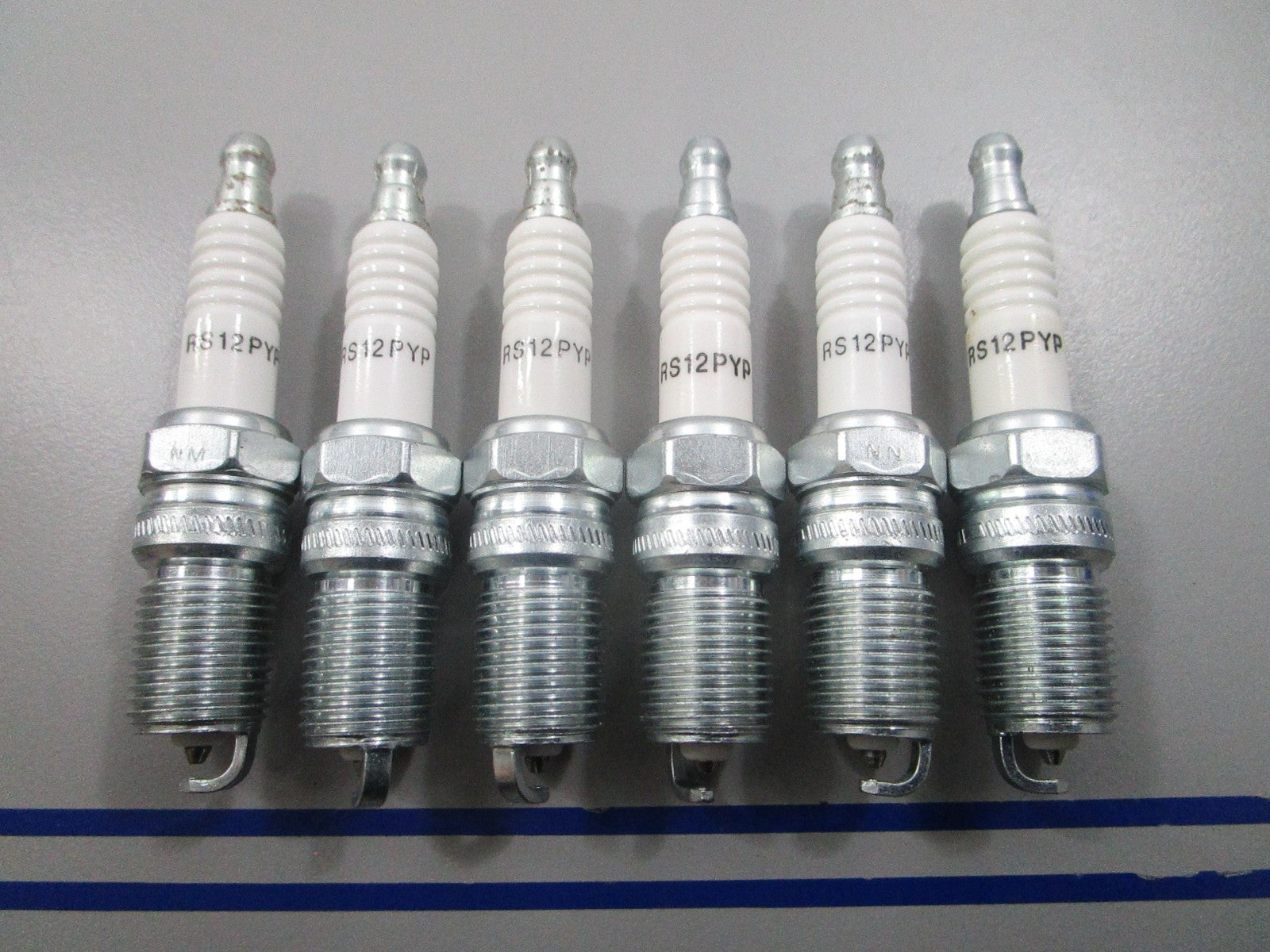 *NEW* (LOT OF 6) 0810 Champion Spark Plug RS12PYP