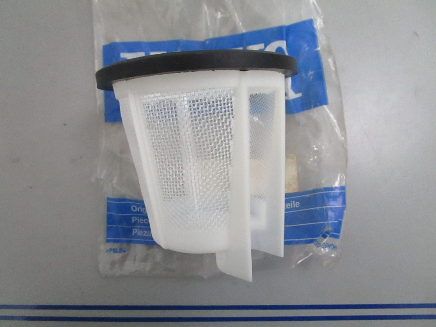 *NEW OEM* 0820 Volvo Penta Strainer 842723