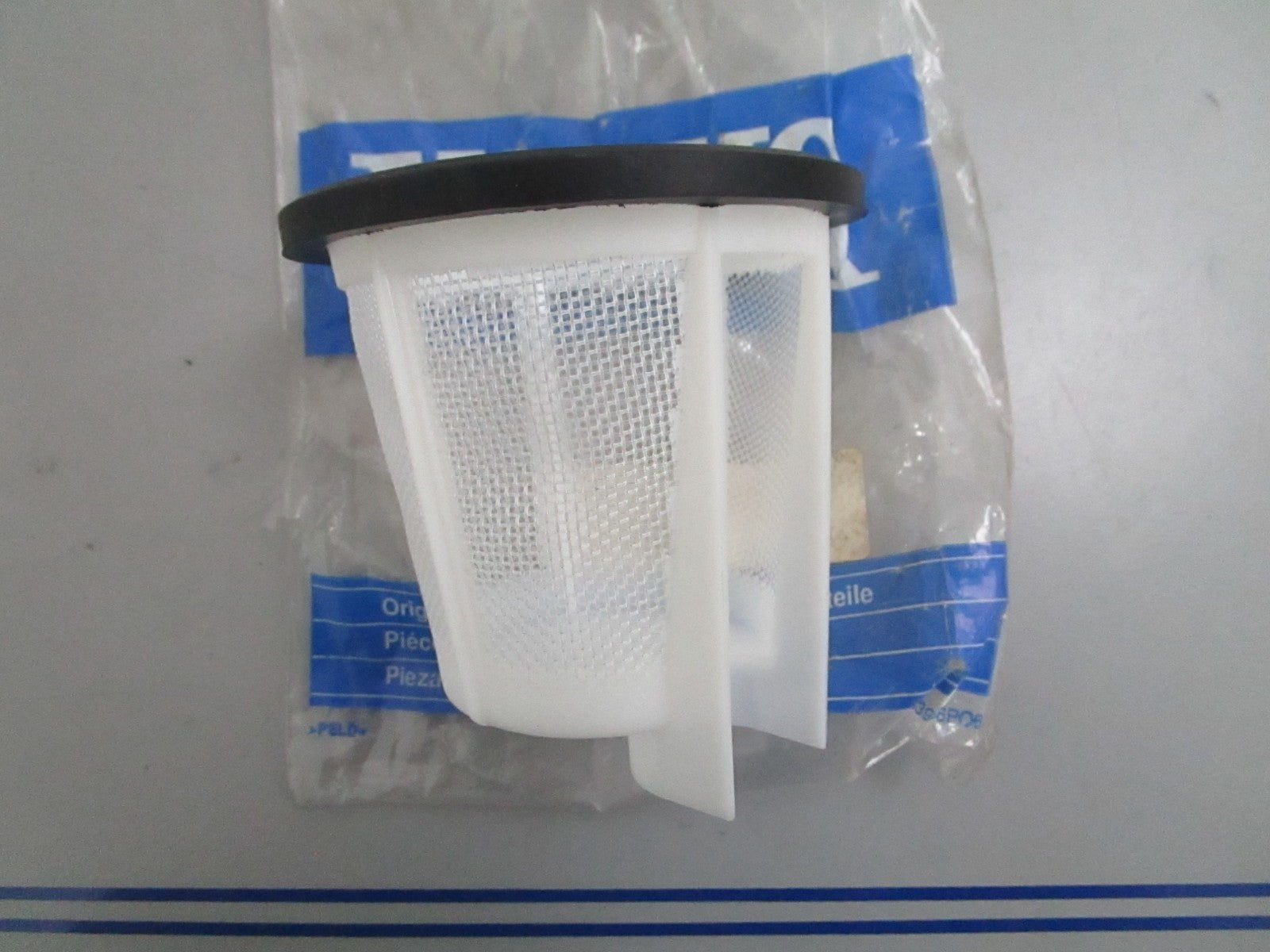 *NEW OEM* 0820 Volvo Penta Strainer 842723