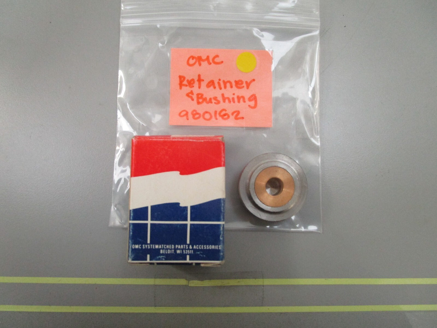 *NEW OEM* 0810 OMC Johnson Evinrude Retainer & Bushing 980182 0980182