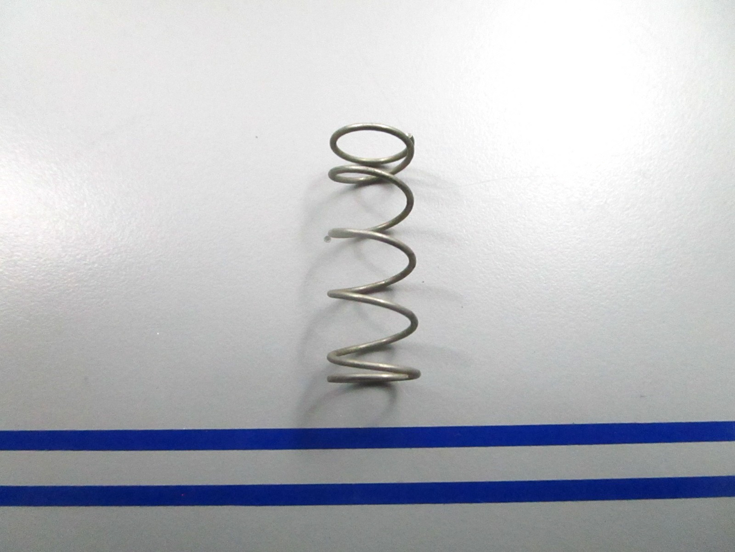 *NEW OEM* 0810 OMC Johnson Evinrude Spring 124630 0124630