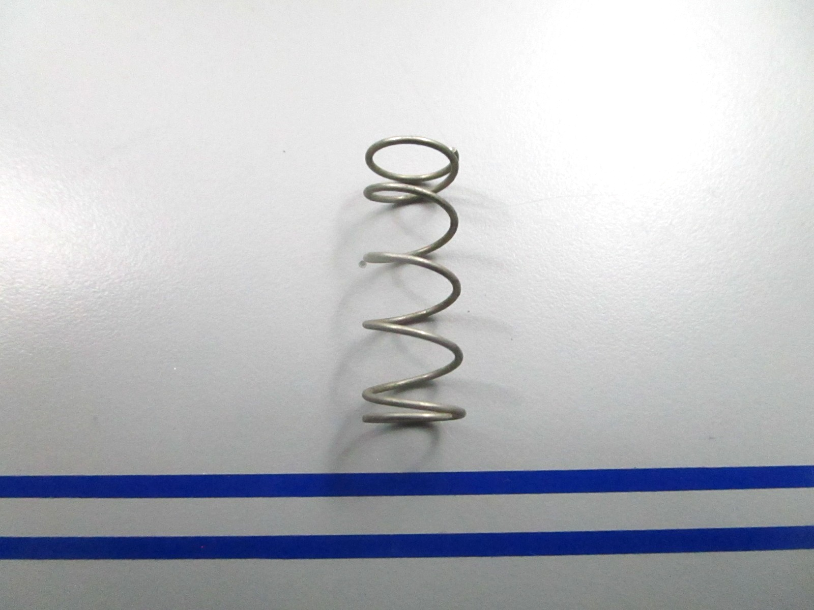 *NEW OEM* 0810 OMC Johnson Evinrude Spring 124630 0124630