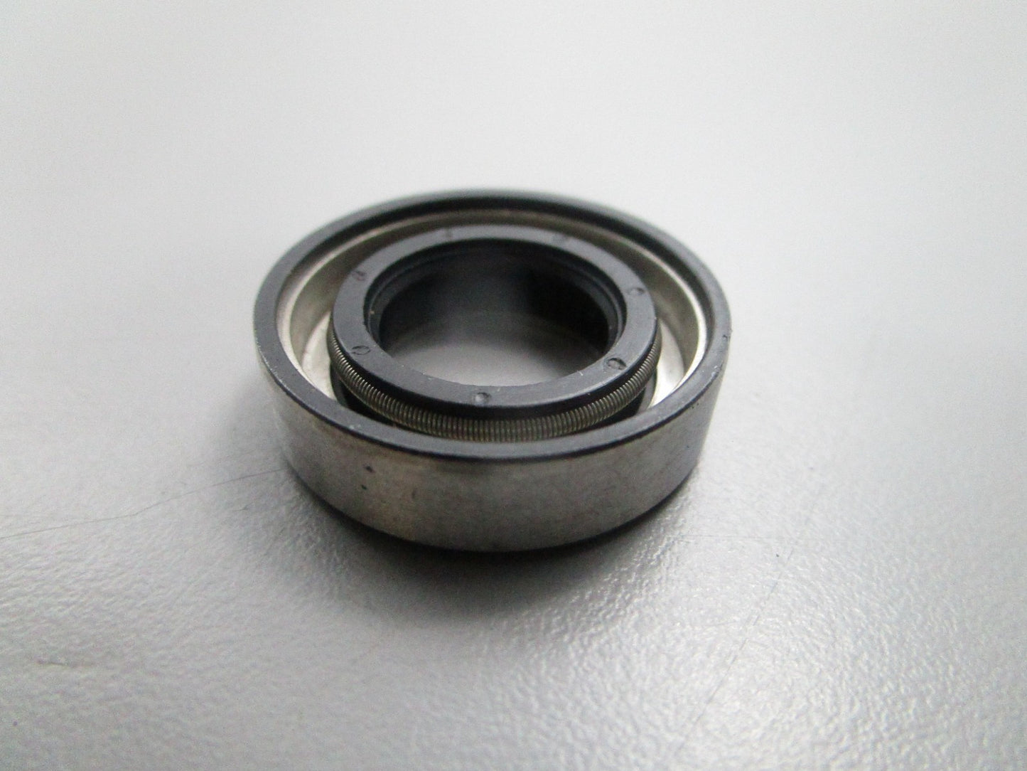 NEW OEM 313284 0313284 OMC Johnson Evinrude Oil Seal 0810