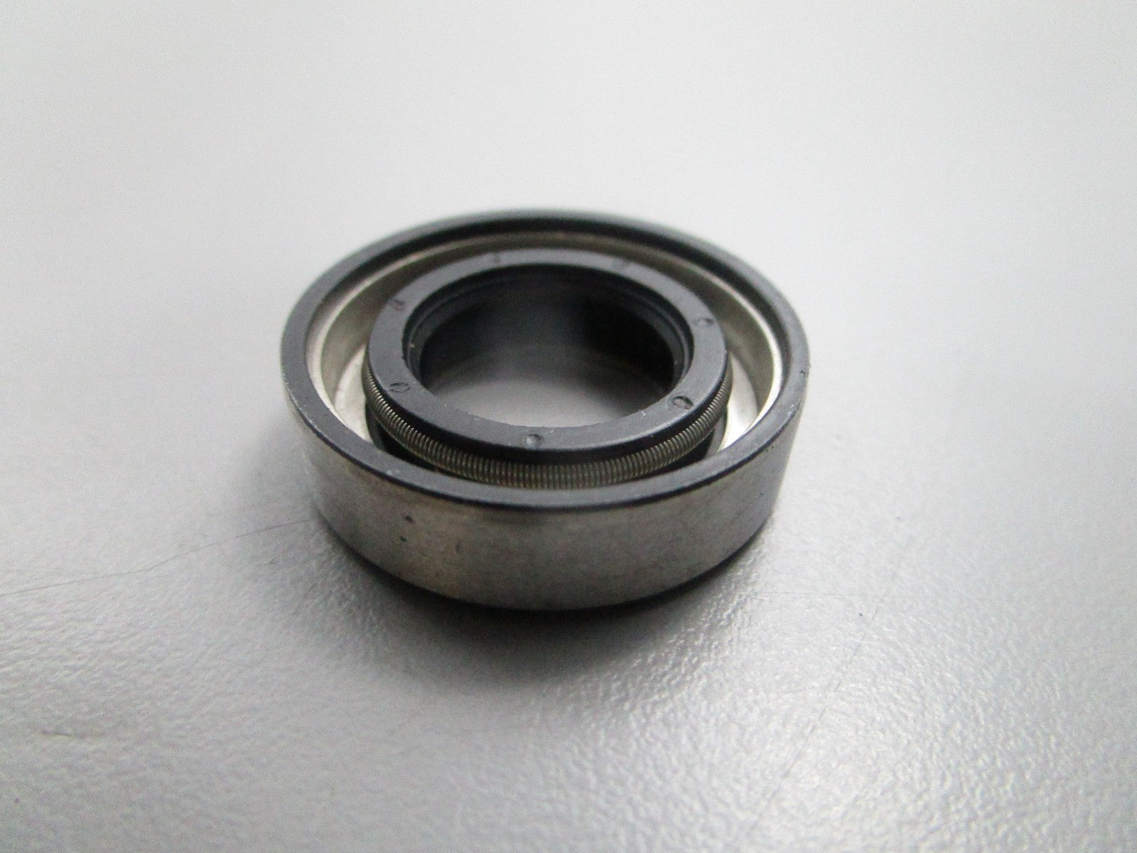 NEW OEM 313284 0313284 OMC Johnson Evinrude Oil Seal 0810