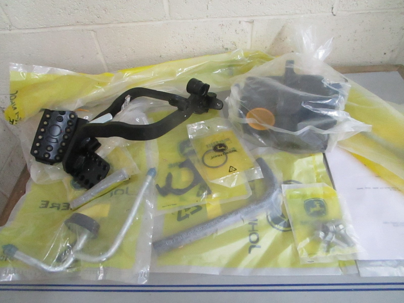 *NEW OEM* 0820 John Deere Dual Stage Brake Valve Kit MPPY10030