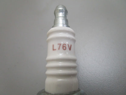 *NEW* (LOT OF 24) 0820 Champion Spark Plug L76V 827