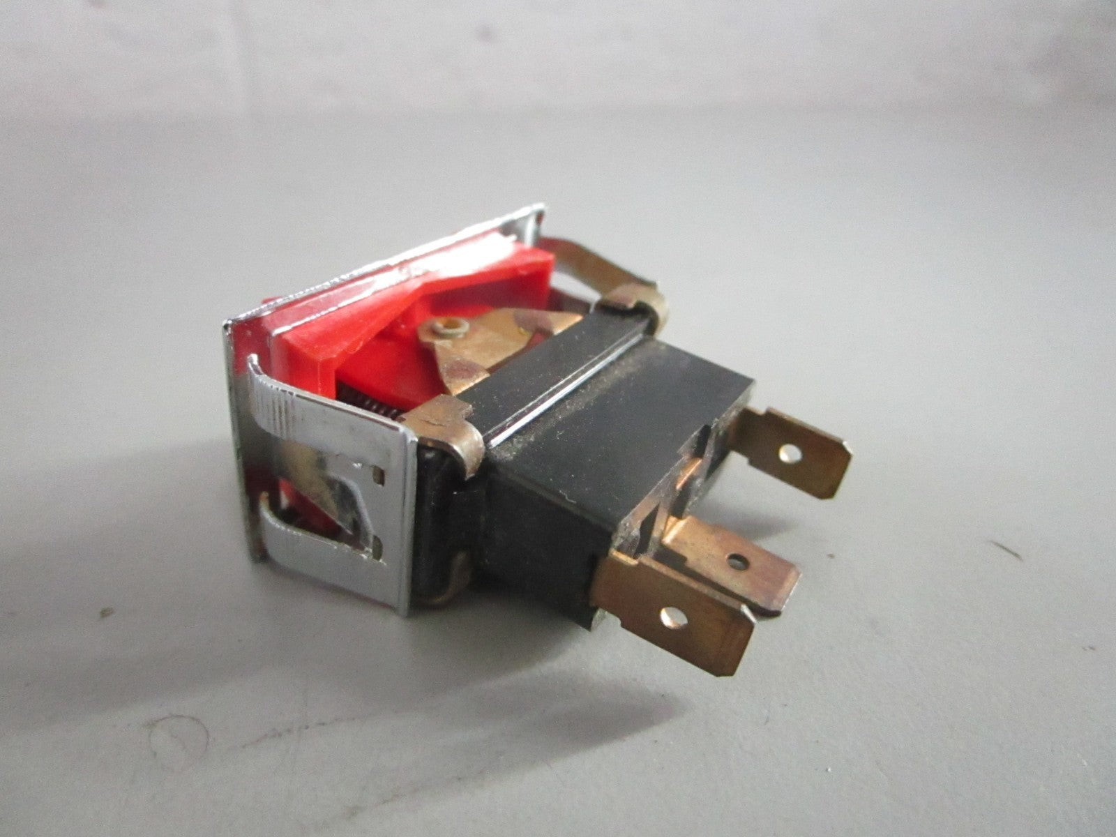 NEW OEM 977746 0977746 OMC Johnson Evinrude Switch 0820